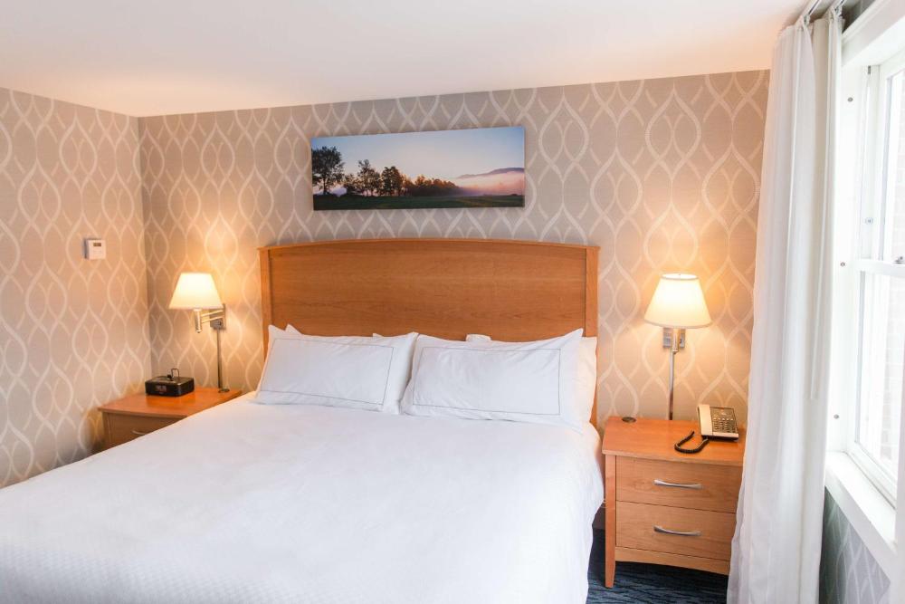 One-Bedroom King Suite interior